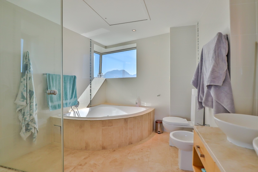 To Let 4 Bedroom Property for Rent in Strand North Western Cape